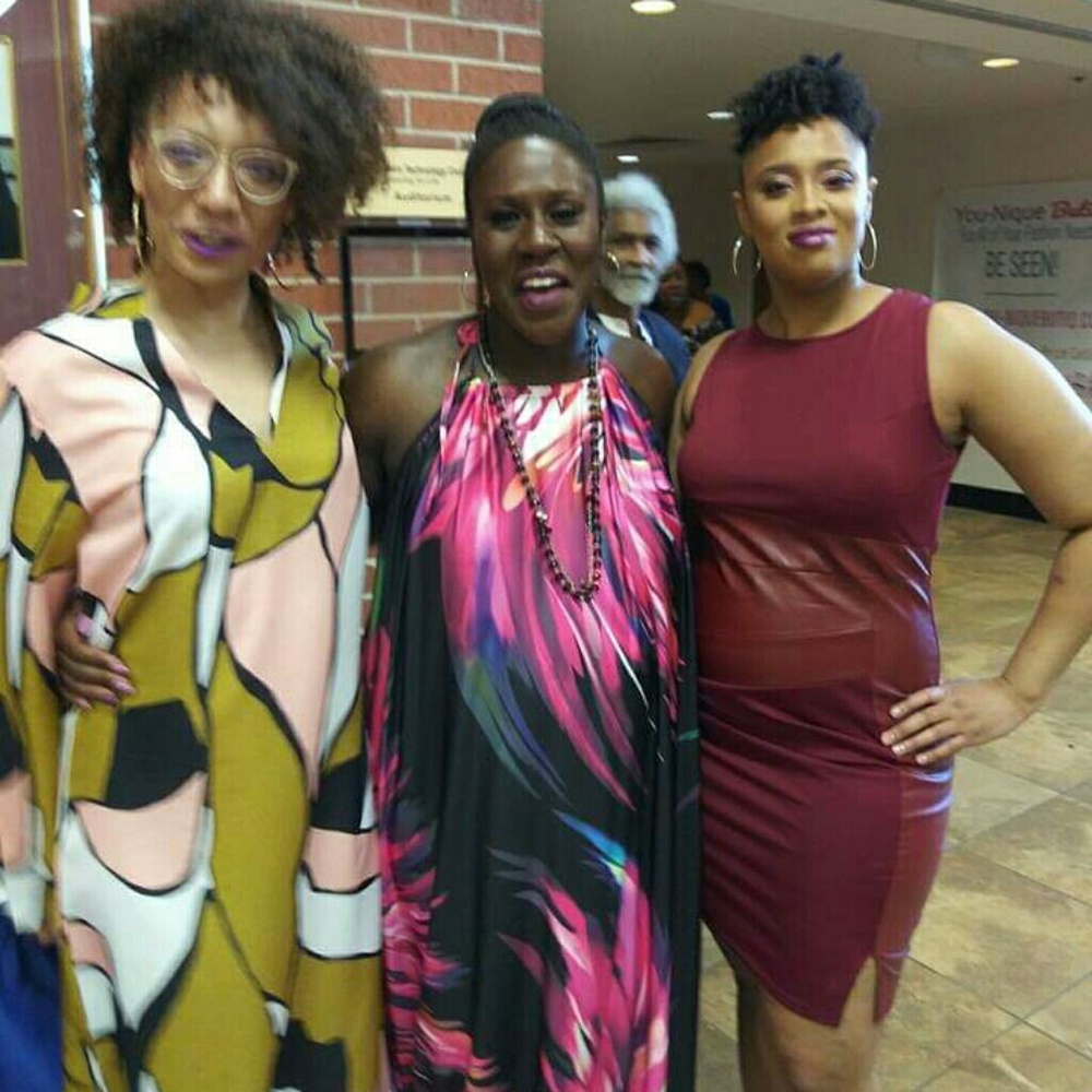 Colorful Short Sleeve, B-Neck, High Low Dress - Picture 6 of 10